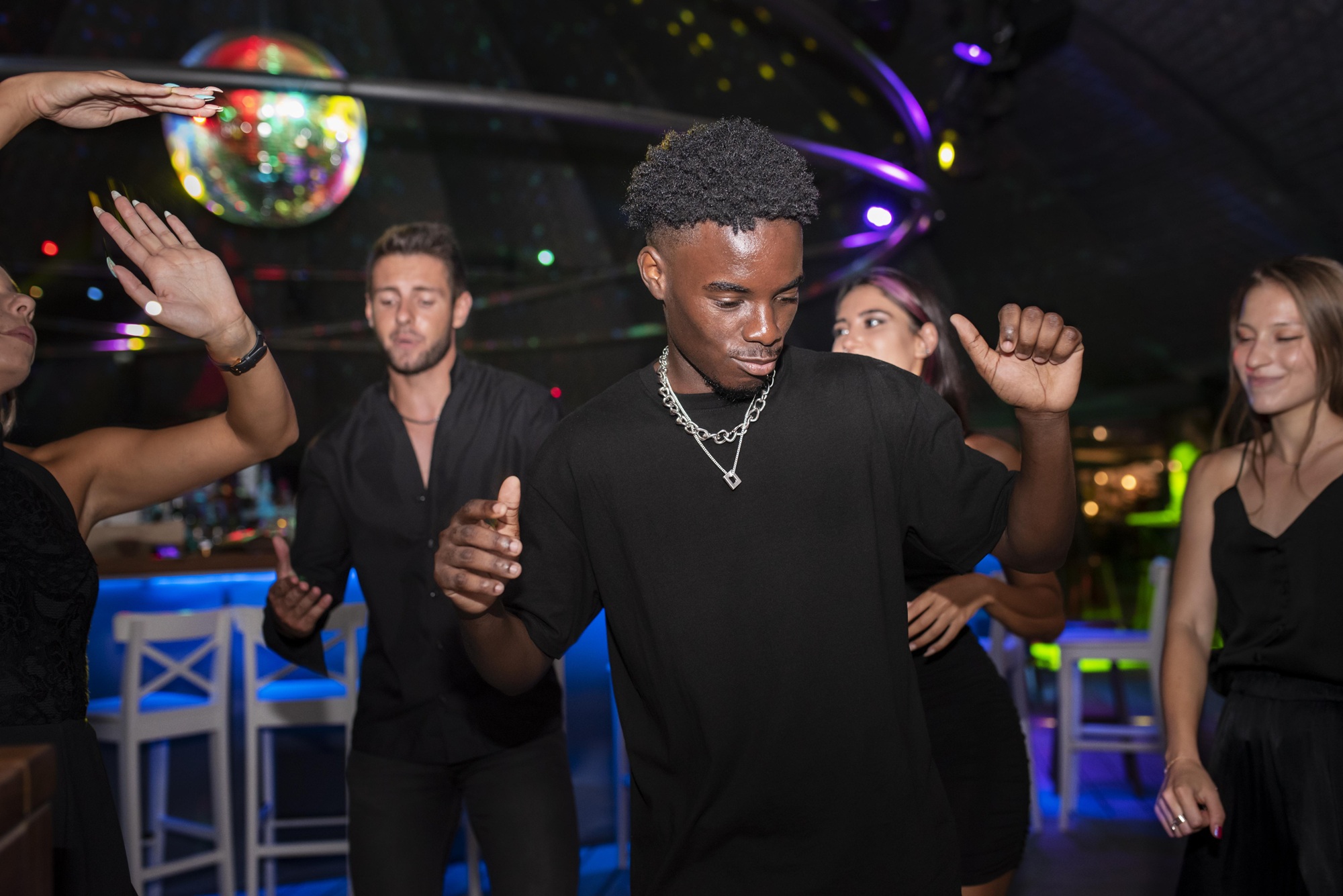 best-night-club-in-dubai-late-night-fun-live-music-uae